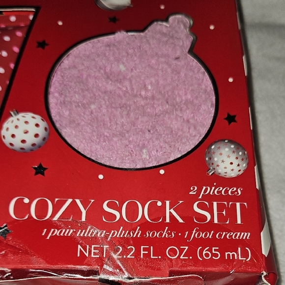 Johnson Parker Deck The Halls Peppermint Foot Cream Purple/Pink Plush Sock Set - Picture 3 of 8